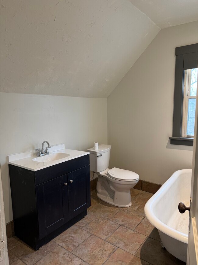 Foto del edificio - 7610 Rosewood Ave