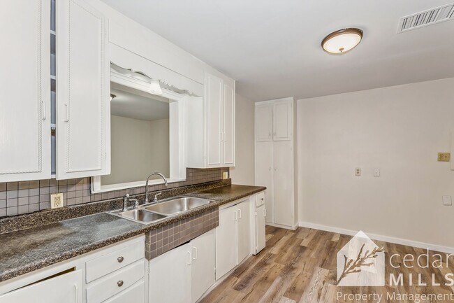 Foto del edificio - Over 1300 sq. feet in East Central Wichita