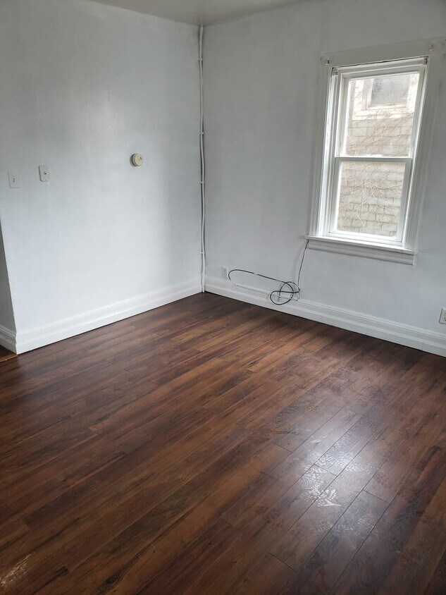 Living room - 328 Lincalis St