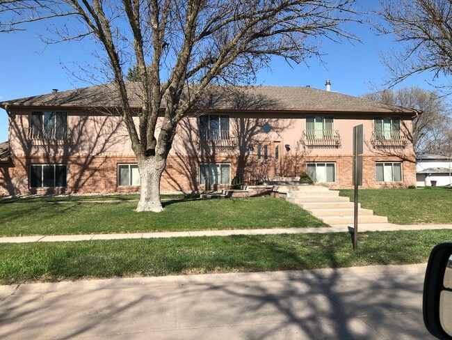 Building Photo - 225 S Ridge Dr