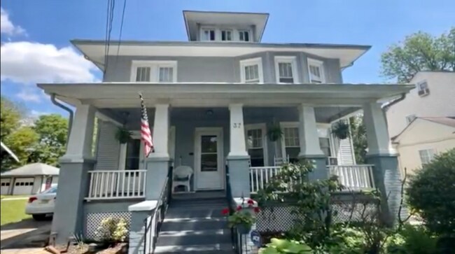 Foto del edificio - 37 Columbia Ave