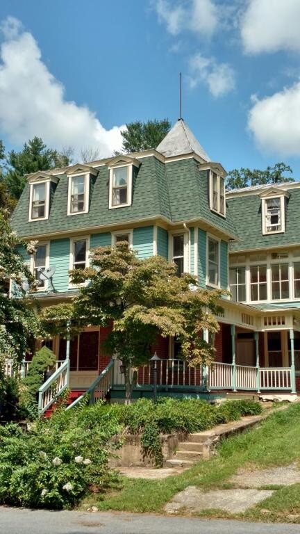 Foto principal - 707 E. Potomac St.