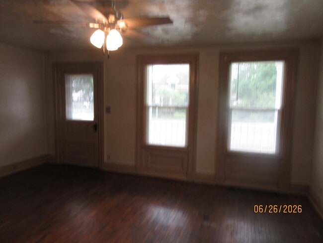 Building Photo - 103 8th St