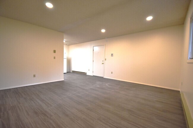 Foto del edificio - 2BR/1Ba, close to 7th Street, food truck court and shopping