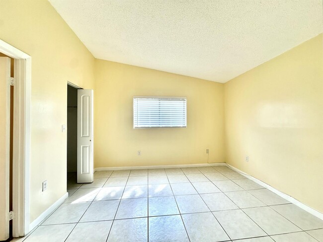Foto del edificio - 251 Palm Cir W