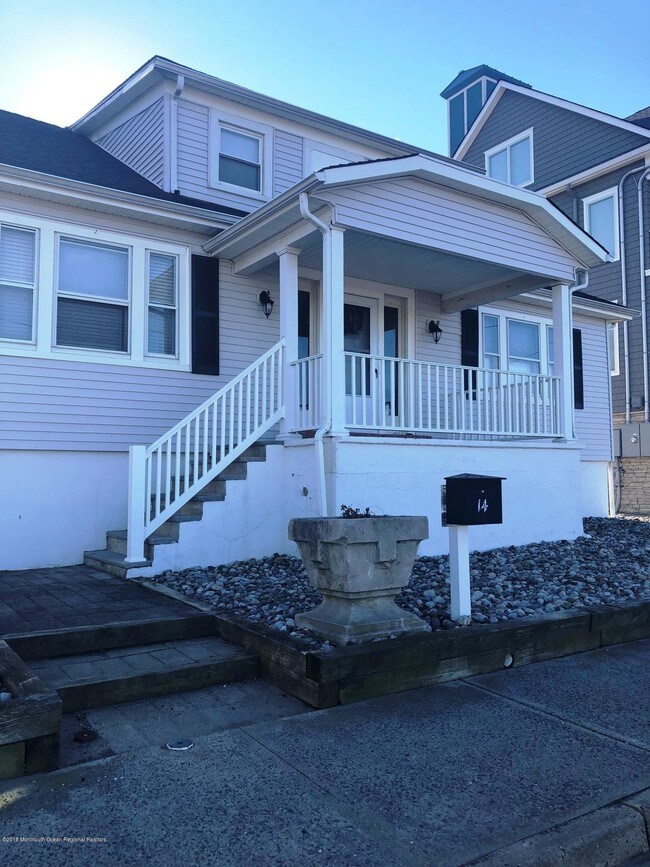 Foto del edificio - 14 Peninsula Ave