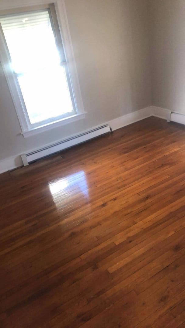 Building Photo - Well updated 3br with full laundry  Huge g...