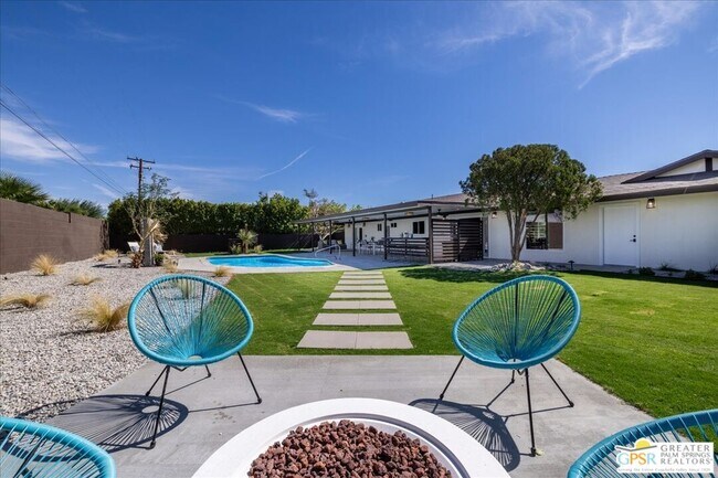 Building Photo - 372 E Molino Rd