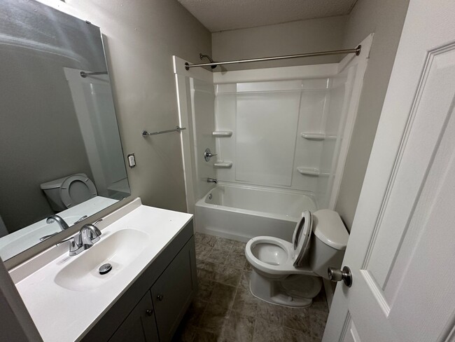 Building Photo - 107 Hope Dr