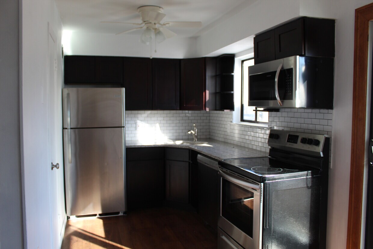 102 Stonegate Ln, Stanhope, NJ 07874 Apartments in Stanhope, NJ