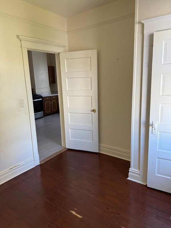 Foto del edificio - 103 Burhans Ave