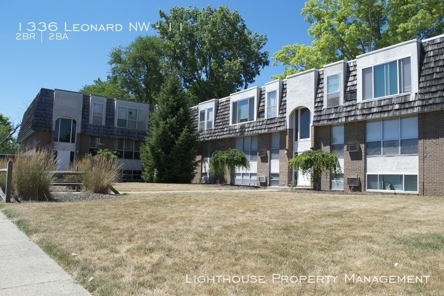 Primary Photo - 1336 Leonard St NW