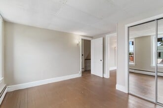 Building Photo - 392 E Maple St