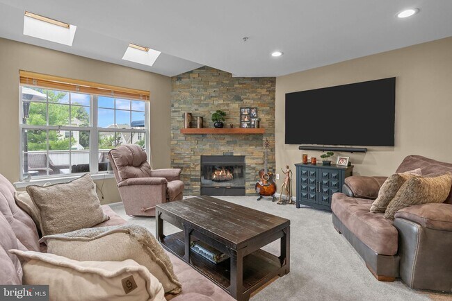 Building Photo - 1662 Mayfield Cir