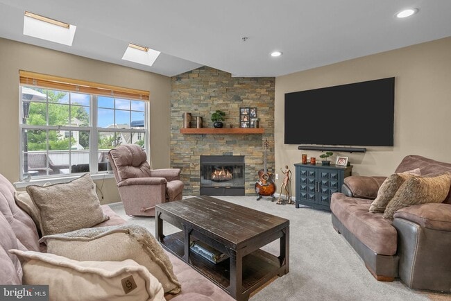 Foto del edificio - 1662 Mayfield Cir