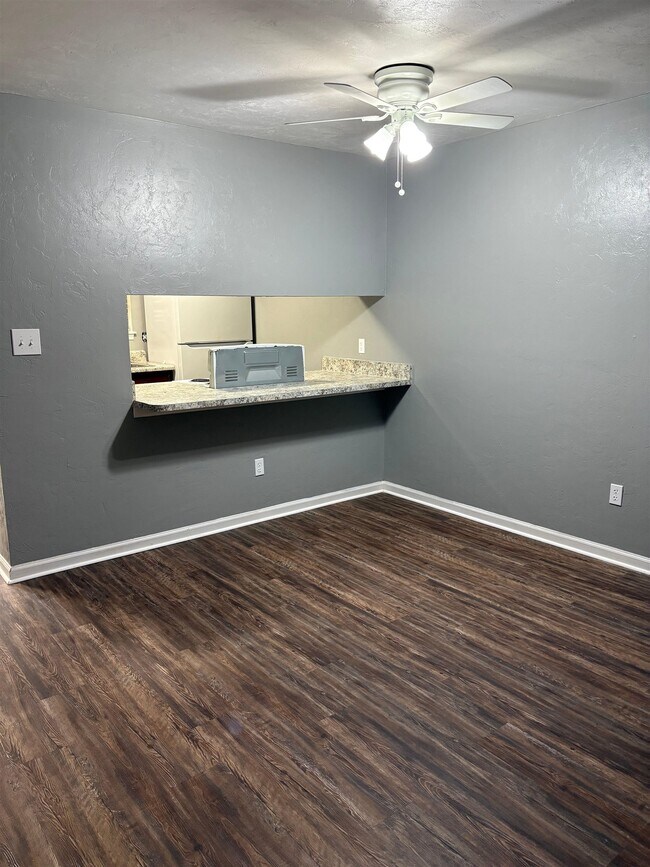 Foto del edificio - 2049 Watson Way