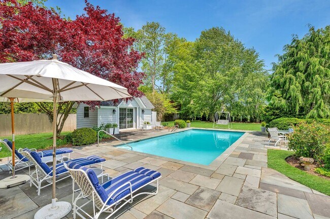 Foto del edificio - 35 Toylsome Ln