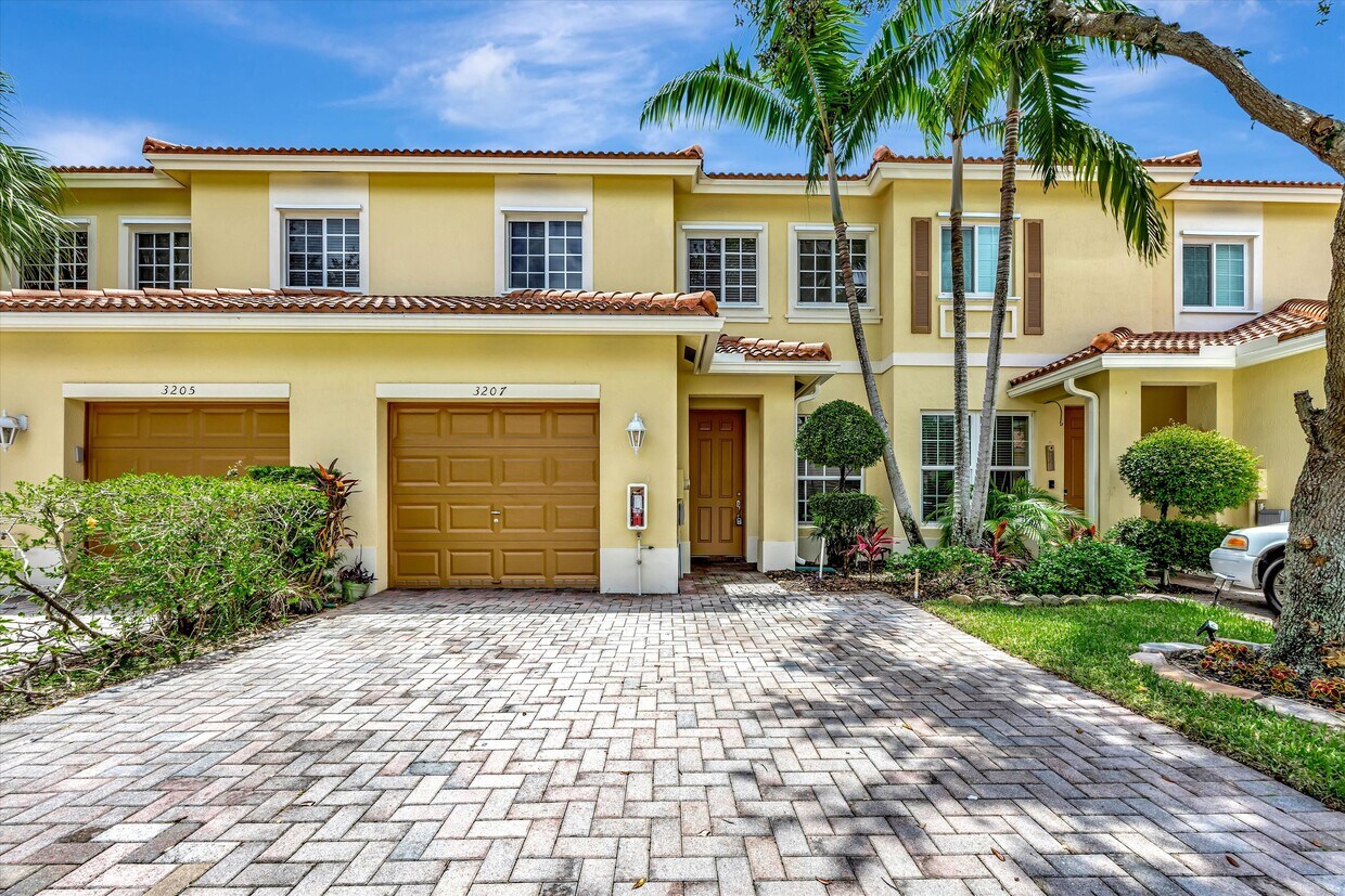 3207 NW 31st Ter, Oakland Park, FL 33309 Townhome Rentals in Oakland
