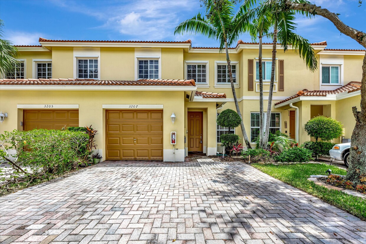 3207 NW 31st Ter, Oakland Park, FL 33309 Townhome Rentals in Oakland