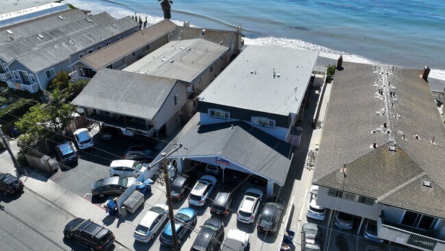 Foto del edificio - 6525 Del Playa Dr