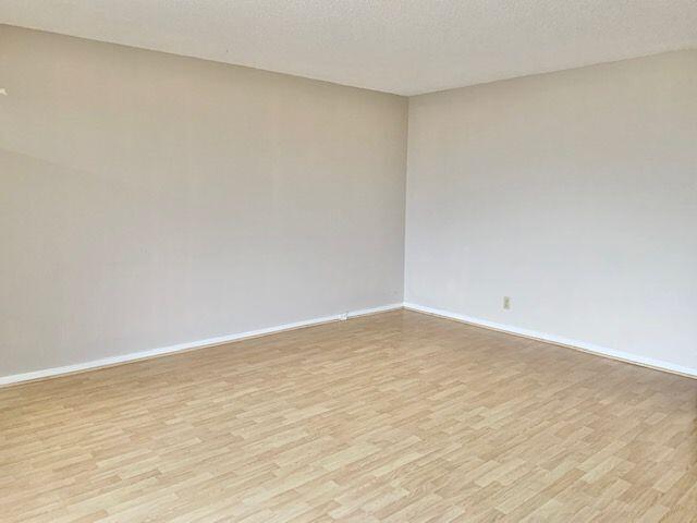 Building Photo - 3063 Ainslie Dr