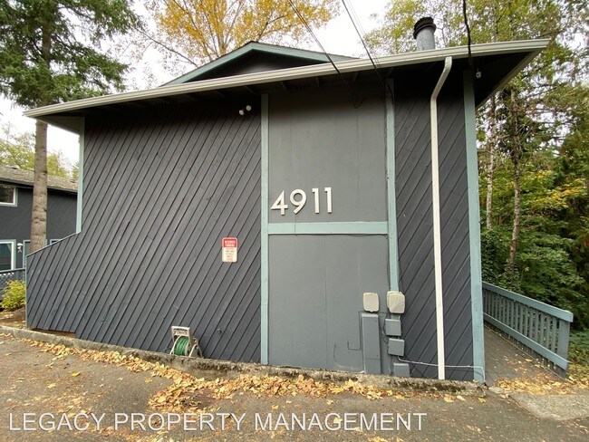 Building Photo - 4911 SW Beaverton Hillsdale Hwy