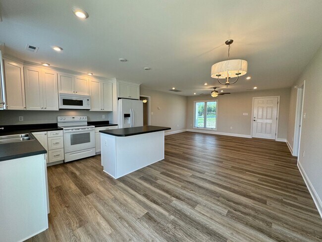 Foto del edificio - Brand New Spacious 3 Bedroom, 2 Bathroom H...