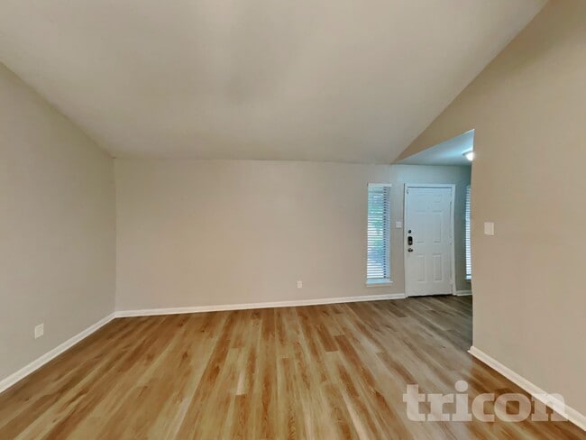 Foto del edificio - 3815 Shadow Trail