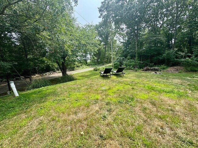 Foto del edificio - 18 Meadowbrook Ln
