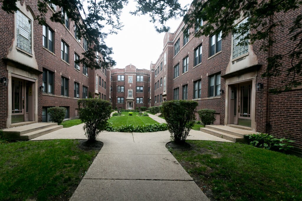 Primary Photo - 1353 W Touhy Ave