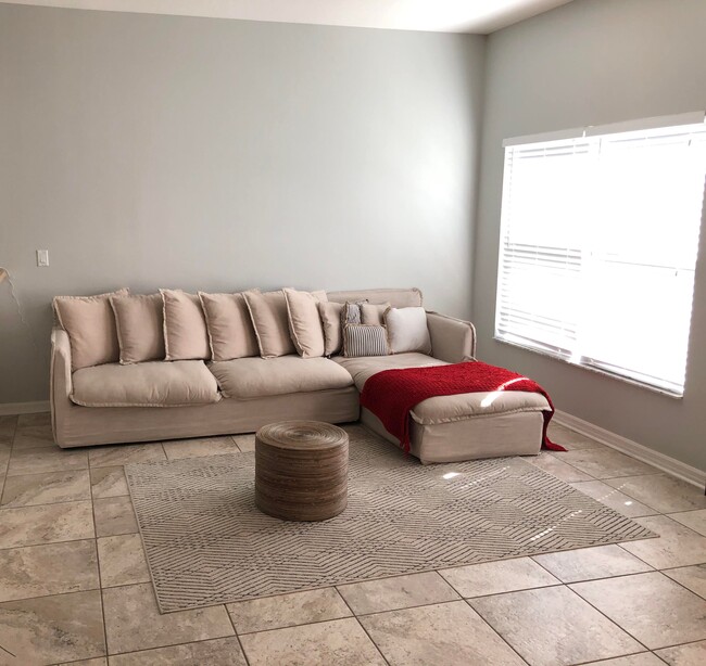 Living area - 2017 Schuller Way