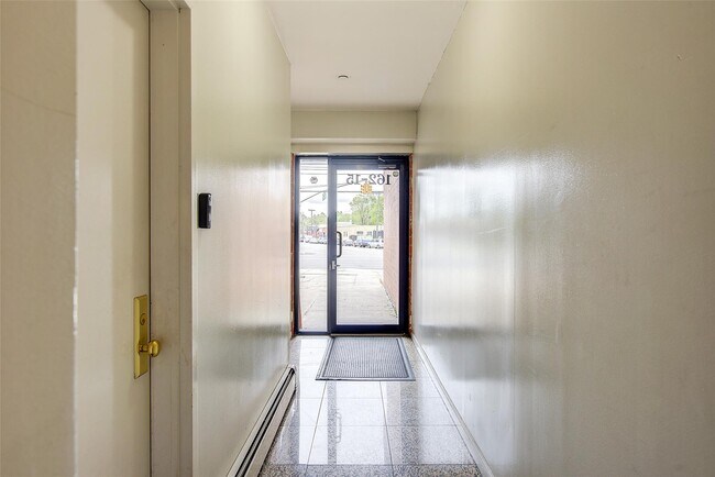 Foto del edificio - 162-15 46th Ave