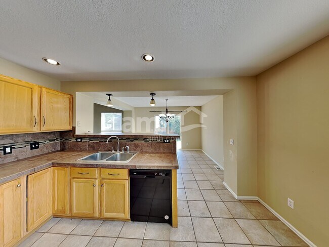 Building Photo - 17606 Peyton Dr