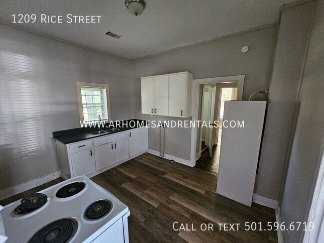 Building Photo - 1209 Rice St