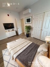 Building Photo - 337 Main St