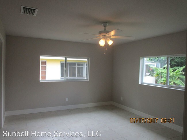 Building Photo - 2706 SW 53rd Ln