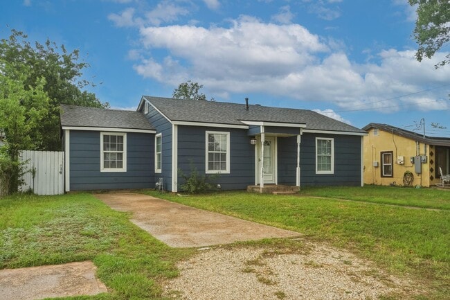 Building Photo - 2917 Hickory St