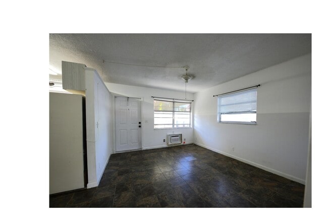 Foto del edificio - 220 Lucerne Ave