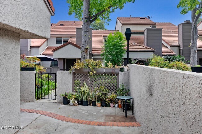 Building Photo - 959 Via Colinas