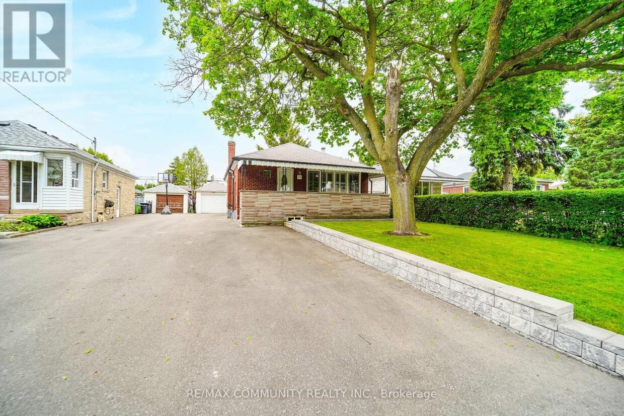 Primary Photo - 21 Miramar Crescent