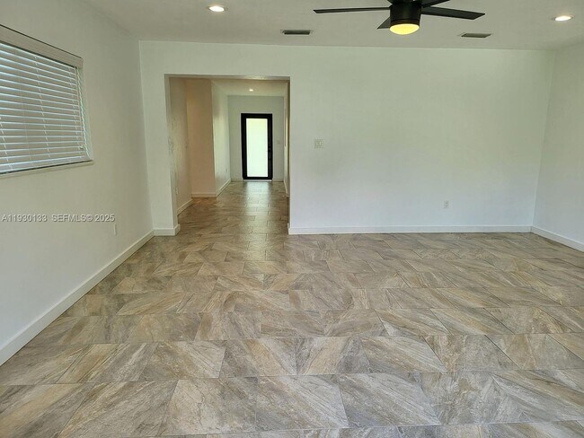 Foto del edificio - 8575 SW 125th St