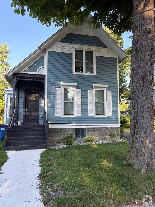 Building Photo - 216 N Sheridan St