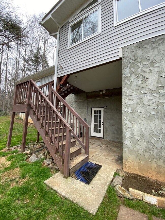 Foto del edificio - Black Mountain - Home Apartment, North Fork Rd, Utilities included