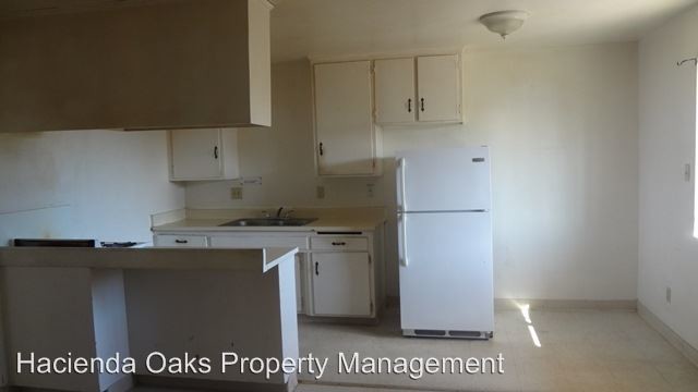Building Photo - 313 S Oakley Ave