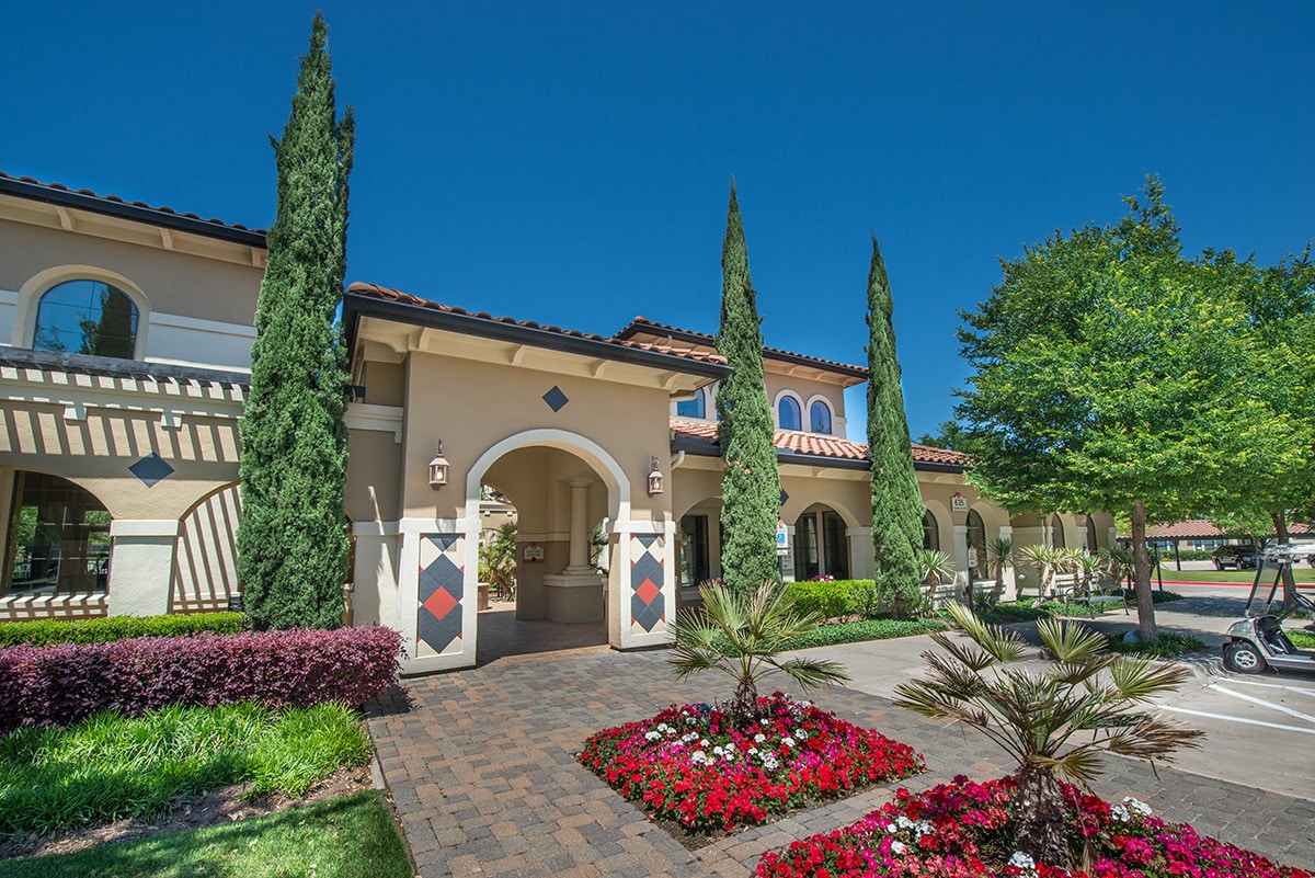 Mission at La Villita Apartments in Irving, TX