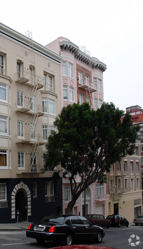 820 Jones St. - Laurens Apartments