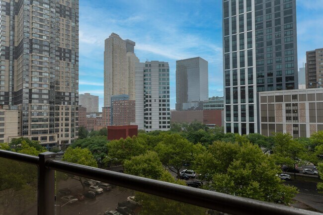 Foto del edificio - 270 Marin Blvd