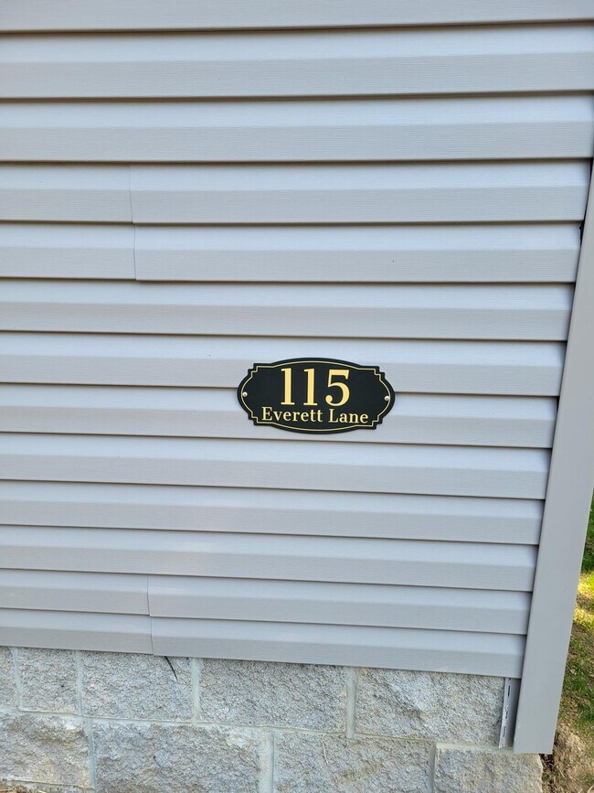 Foto del edificio - 115 W Everett St