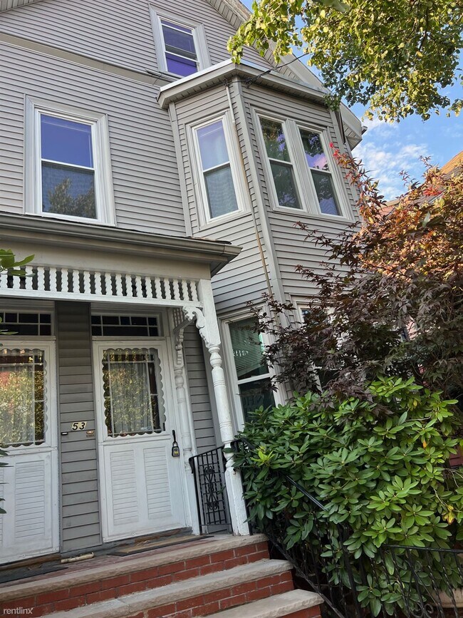 Building Photo - 4 br, 1 bath Duplex - 53 Bow Street 2