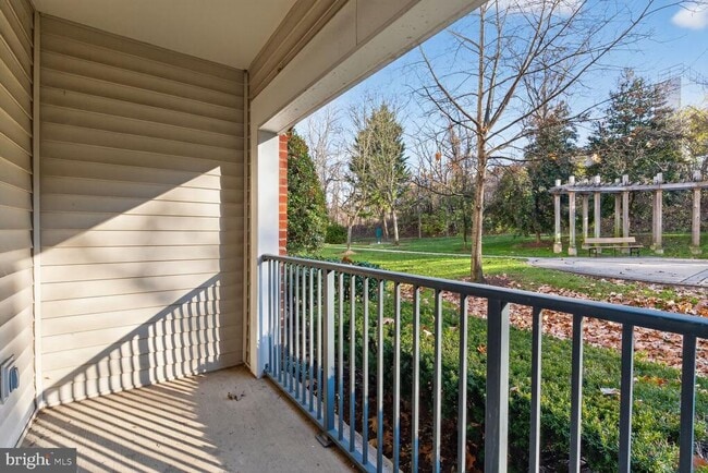 Foto del edificio - 4860 Eisenhower Ave